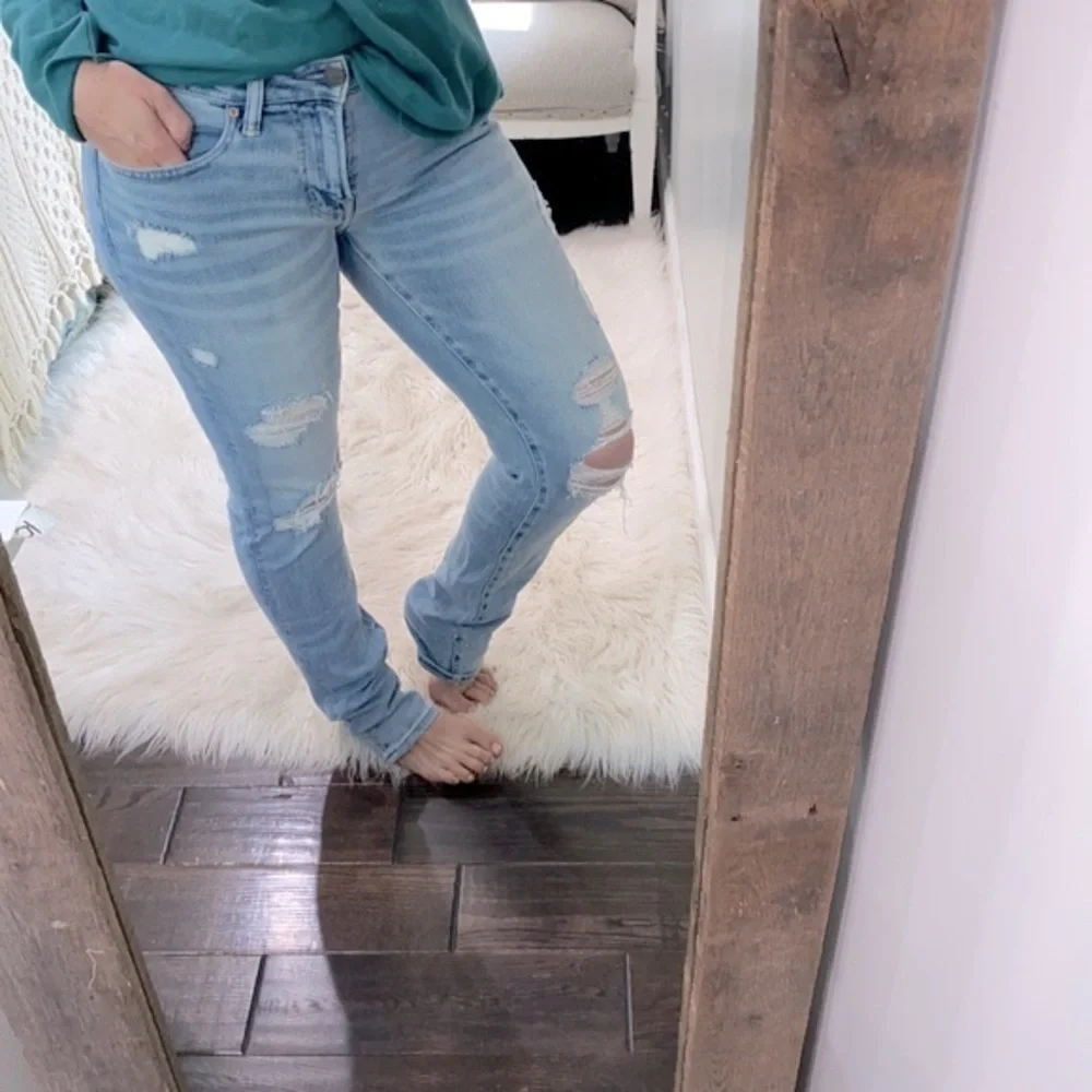 American Eagle distressed skinny jeans size 30x34